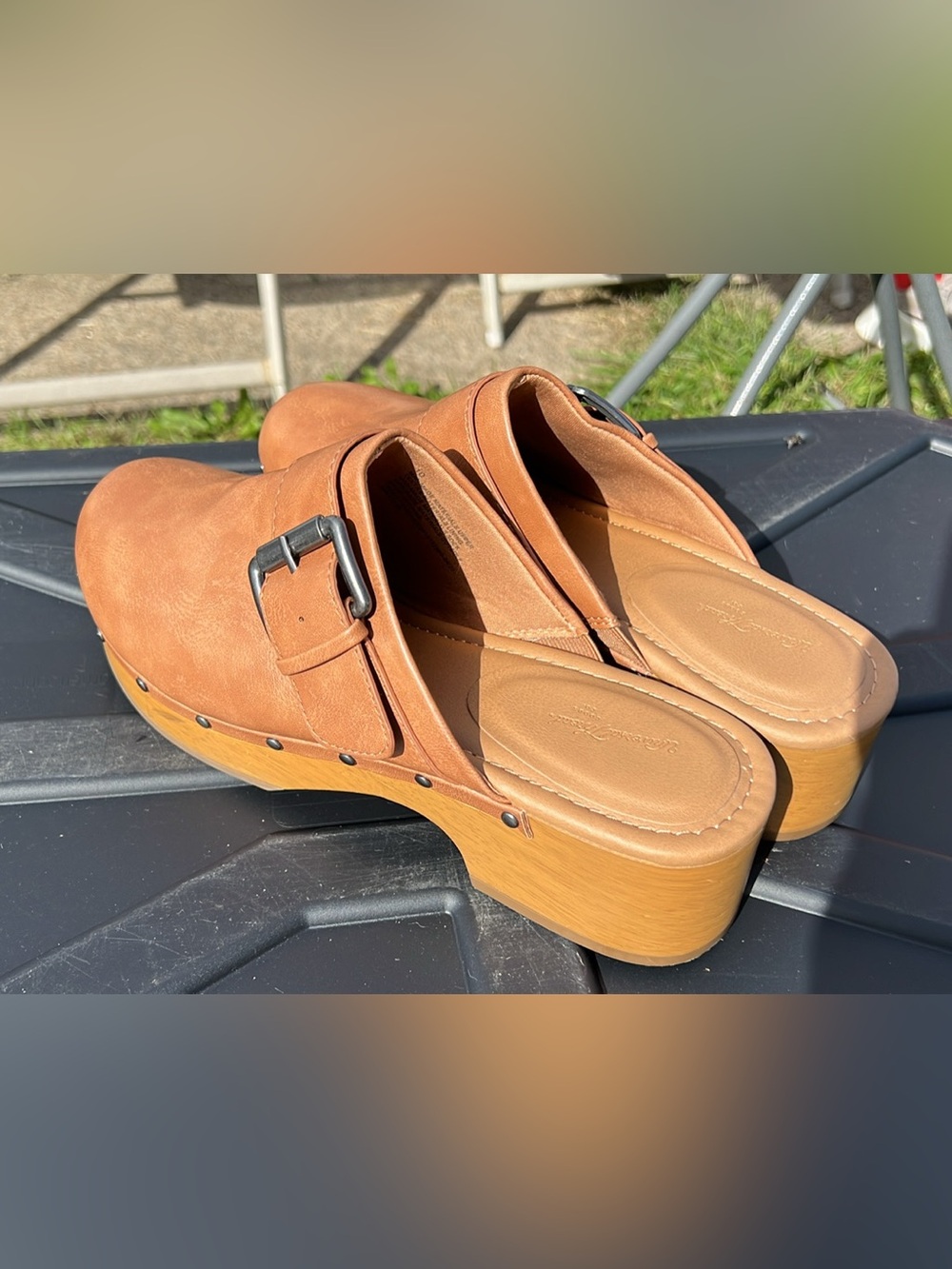 Universal Thread Clogs Women’s Sz 10